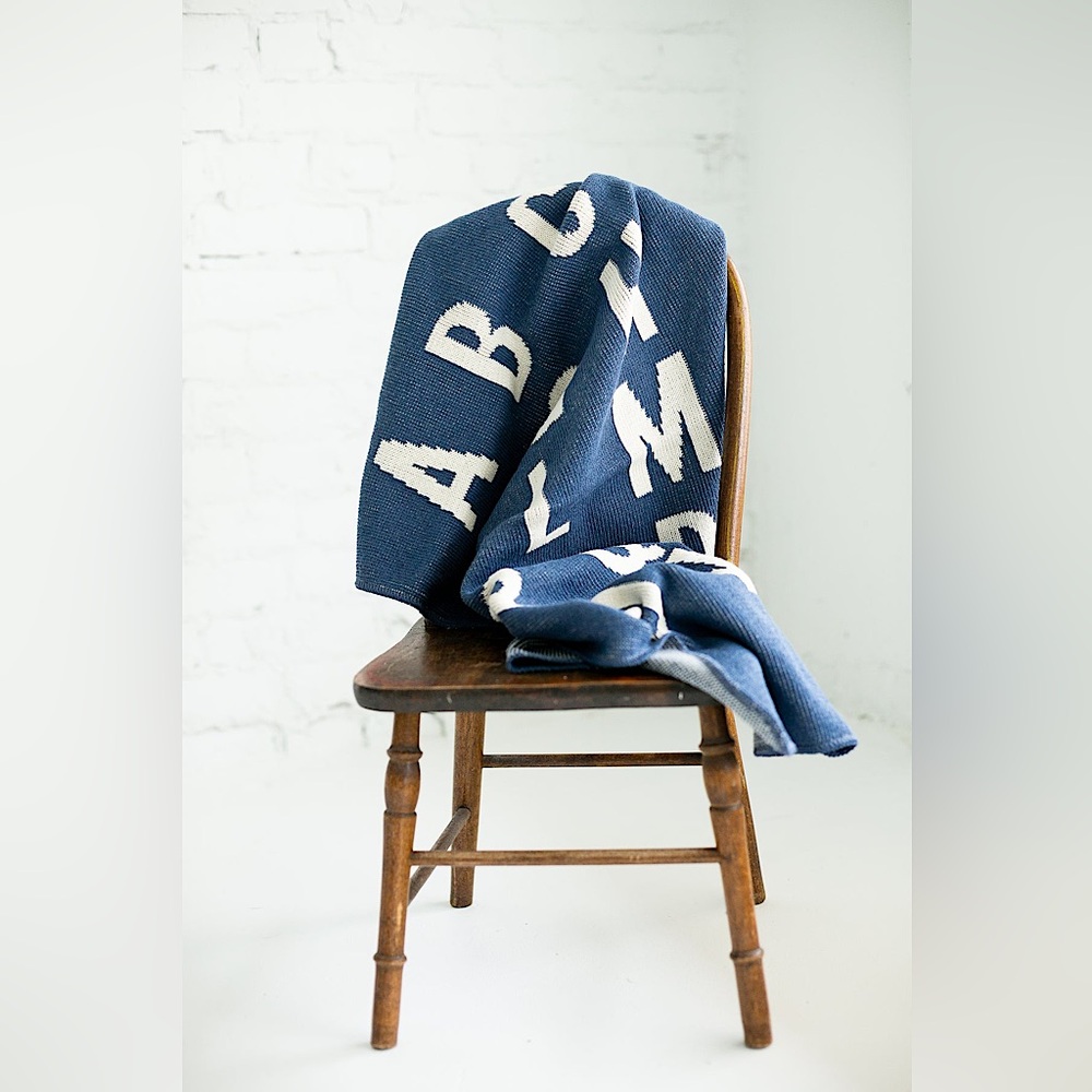 Modern Burlap. Recycled Cotton Blend ABC Throw
Blanket
Size: 50” x 60”
NWT